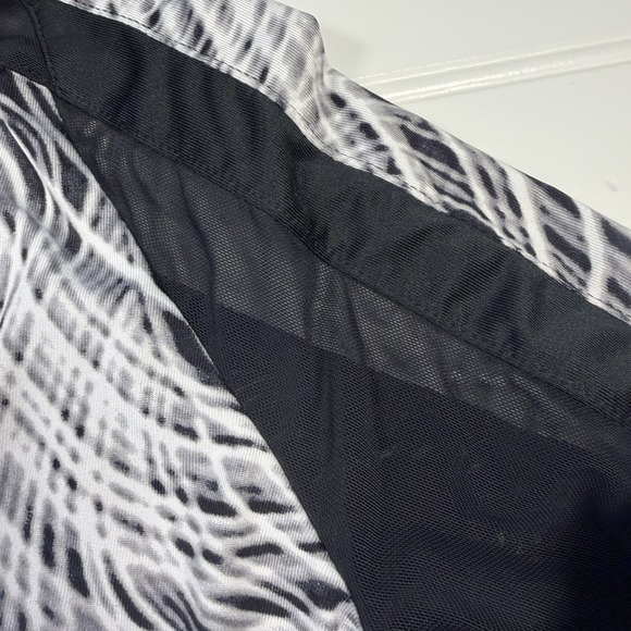 Tail White Label 1/4 Zip Top Women's Large Black White Swirl Pattern GUC - Picture 5 of 5